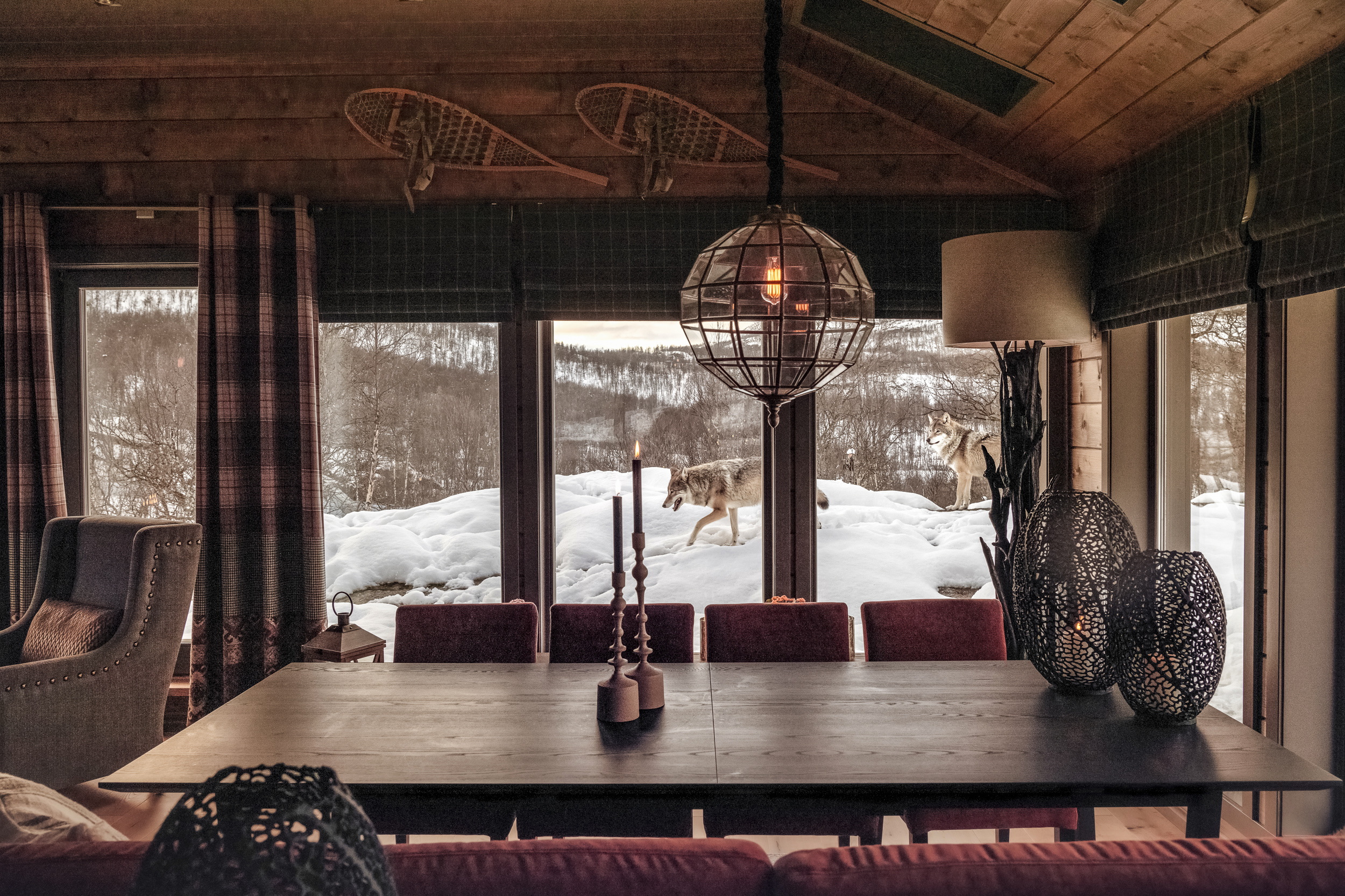 What other hotel website has a moon calendar to helpyou time your stay?